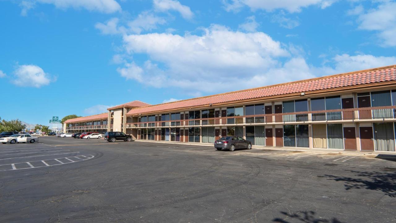 G T Hotels Inn & Suites Extended Stay Victorville Exterior photo