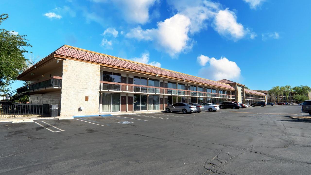 G T Hotels Inn & Suites Extended Stay Victorville Exterior photo